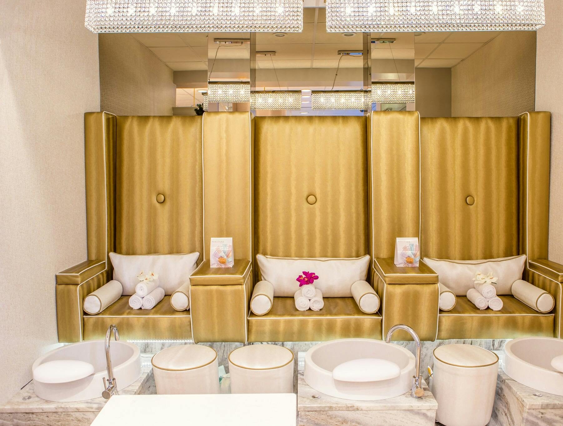 pedicure massage therapist spa 161737 161737 e1767610423925.jpg